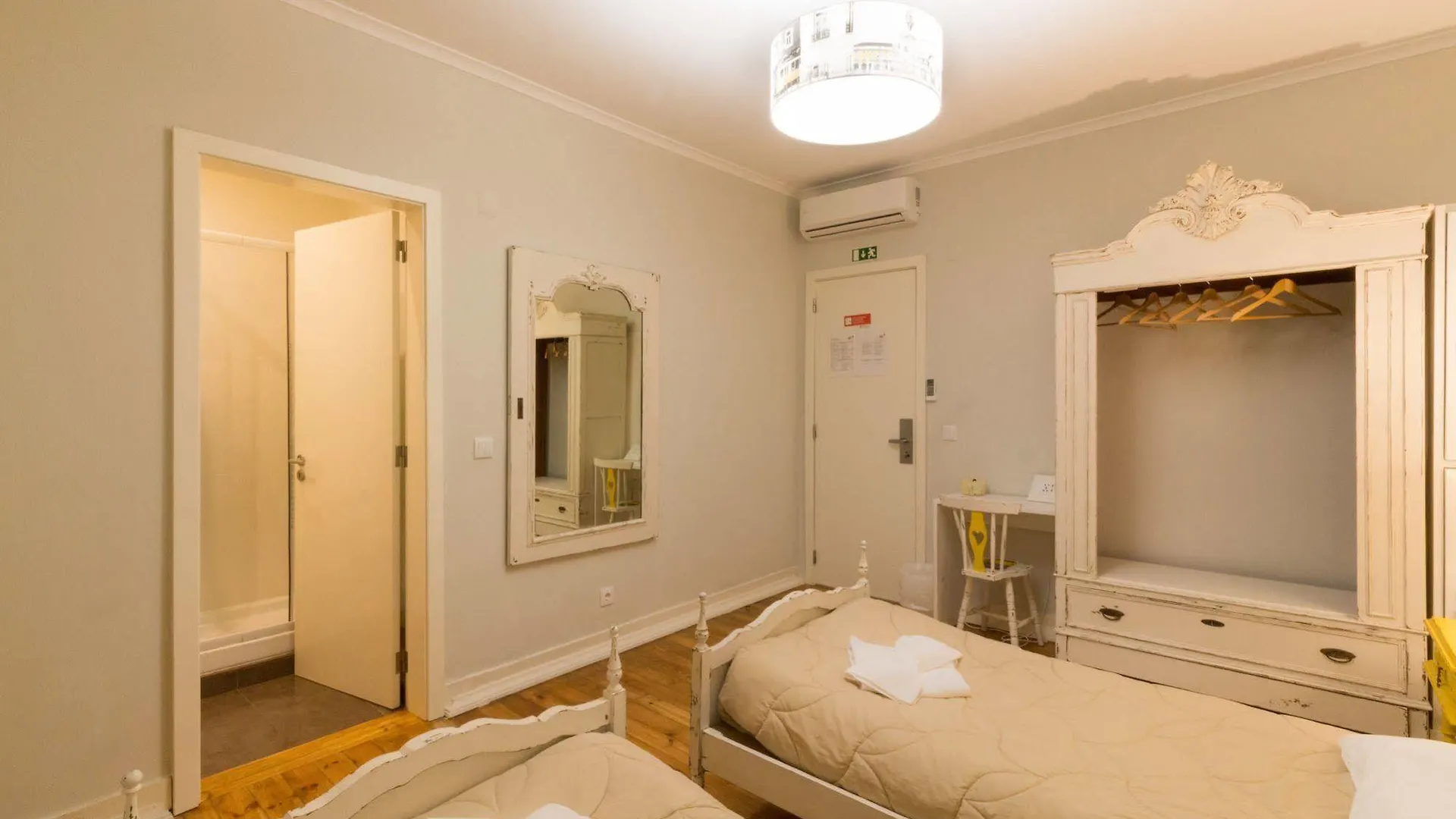 Lisboa Central Hostel 0*,